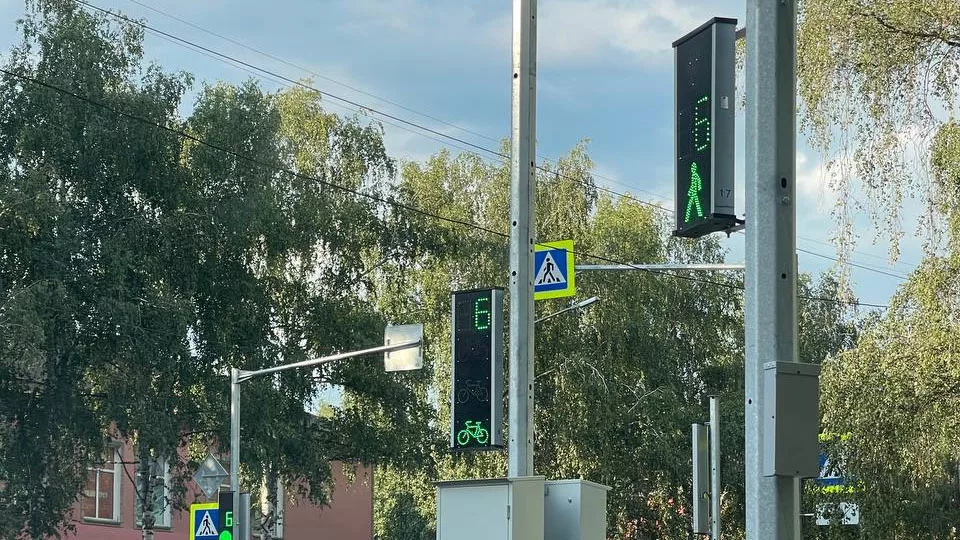 Первый в Новосибирске светофор для велосипедистов установили в Академгородке