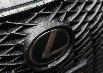 В Новосибирске техник МВД угнал автомобиль покойного