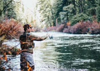 «Как не замерзнуть?»: Спасатели дали советы рыбакам на осень