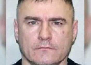 Полицейские разыскивают сибиряка, который сбежал после задержания в Новосибирске