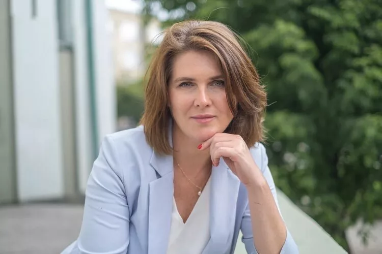 Независимый депутат новосибирского горсовета уехала из России в Черногорию