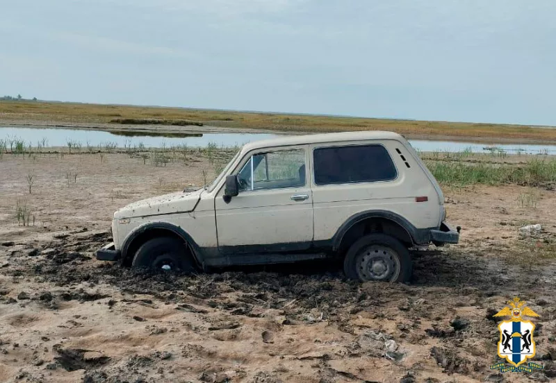 Сибиряк угнал ВАЗ и утопил его в грязи под Новосибирском
