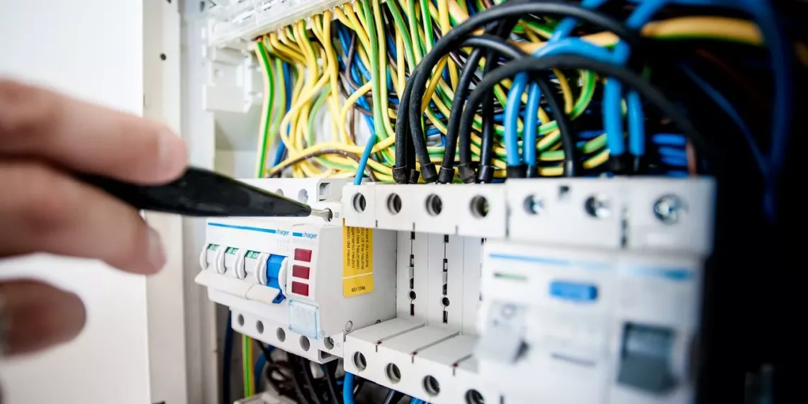 Энергосбыт хотел доначислить сибирячке 26 тысяч за электричество в Новосибирской области