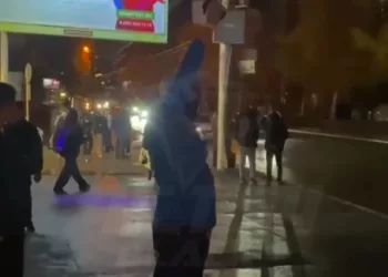 Новосибирец напугал прохожих стрельбой из пистолета в центре города