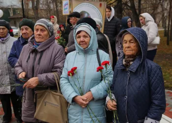 В Новосибирске 22 октября в сквере Славы состоялось празднование Дня белых журавлей