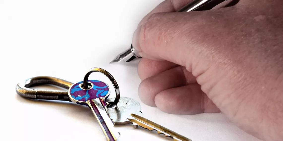 Третий год нет воды в жилище сироты под Новосибирском