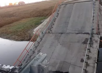 СК начали проверку по факту обрушения автомобильного моста под Новосибирском