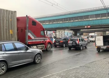 «До понедельника простоим»: пробки в 8 баллов накрыли Новосибирск