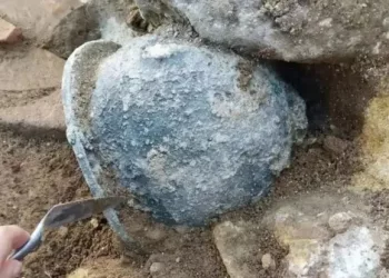 Античный шлем Афины раскопали археологи