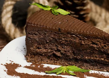 Российских военных хотели отравить тортом