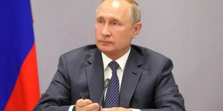 Путин подписал закон о штрафах за навязывание допуслуг потребителю