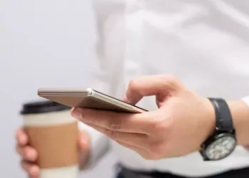 Красноярцы летают за кэшбэк, новосибирцы ходят в кафе, а кемеровчане одеваются в магазинах