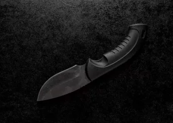 Рядовой из Новосибирска напал на сотрудницу микрозаймов