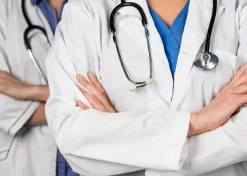 Бастрыкин заинтересовался скандалом с выплатами медикам под Новосибирском