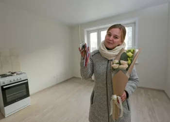 Ключи от новых квартир вручили детям-сиротам в Новосибирске