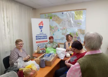 «Всё делаем с душой»: новосибирцы принимают участие в акции «Вяжем носки солдату»