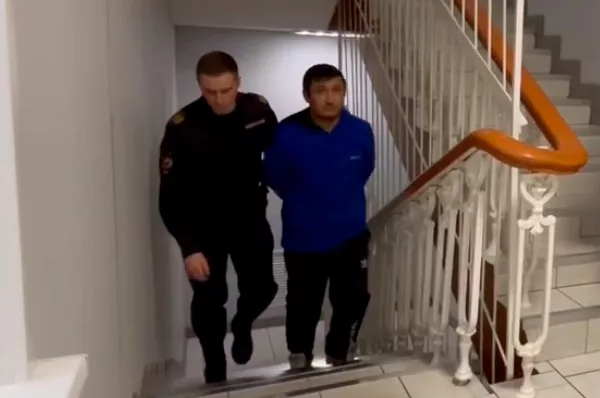 Четверых новосибирцев подозревают в вымогательстве у мигрантов на рынках Новосибирска