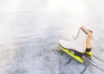 В Новосибирске уже начинают открываться катки