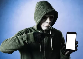 Бдительность сотрудников Сбера и технологии искусственного интеллекта спасают деньги сибиряков от мошенников