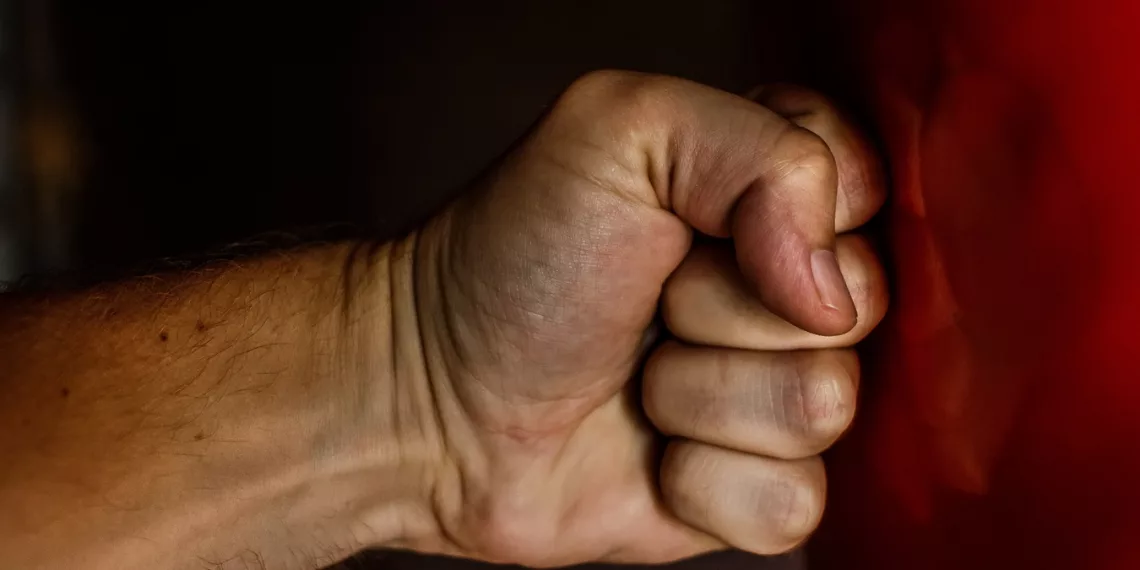 В Новосибирске мужчину избили посетители алкомаркета