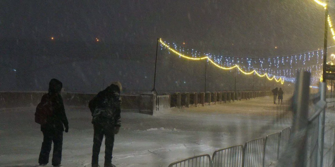 В Новосибирске открыли каток на Михайловской набережной