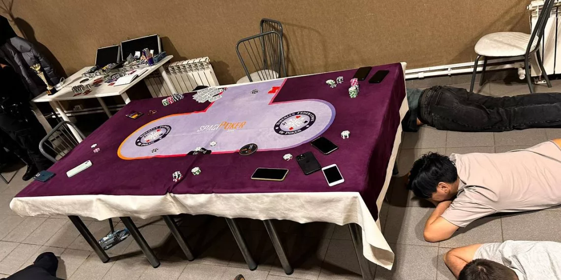 Вместо Снегурочки нелегальный новогодний турнир по покеру в Новосибирске навестили силовики