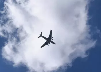 Летевший в Екатеринбург самолет вынуждено приземлился в Новосибирске из-за технической неисправности