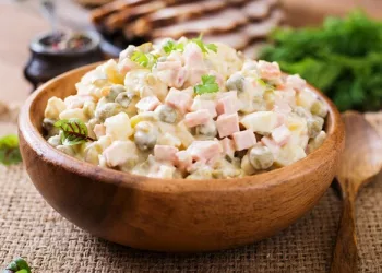 Метаморфозы оливье: рассказываем историю легендарного салата и его рецепты