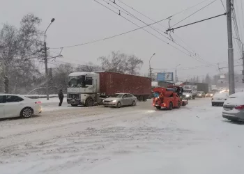 «Разъезд, чушпаны»: пробки в 9 баллов сковали дороги Новосибирска