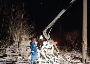 Более 11 тысяч человек остались без света в Новосибирской области из-за непогоды