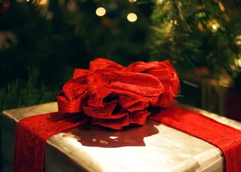 Россияне назвали суммы, которые готовы потратить на подарок коллегам