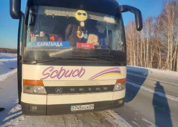 На трассе под Новосибирском заглох автобус с 18 пассажирами