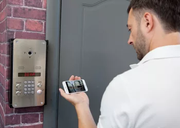 В 2023 году еще 13 800 новосибирских семей стали пользоваться умными сервисами для дома