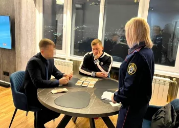 Из-за взятки в особо крупном размере домой к вице-мэру сибирского города пришли люди в масках