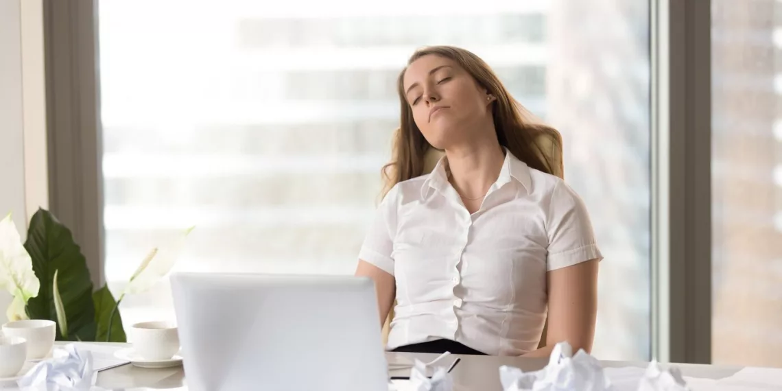 Как не застрять в амплуа офисного планктона и не перегореть на работе — рассказывает психолог