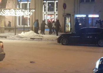 Посетители клуба устроили массовую драку на площади Ленина в Новосибирске