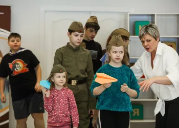 «В армию на денёк»: в социальном центре Заря отметили День защитника Отечества