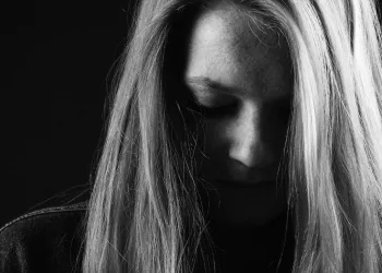 Таксист залил сибирячке лицо перцовым баллончиком из-за просьбы отодвинуть водительское кресло