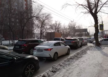 Восход жестко встал: пробки из-за аварий сковали дороги Новосибирска