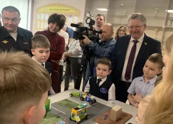 «Футуристичные дороги и транспорт»: новосибирские школьники рассказали, как использовать роботов на дорогах будущего