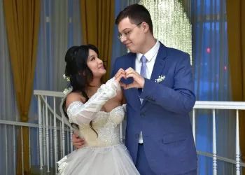 Новосибирец женился на интернет-подруге из Мьянмы