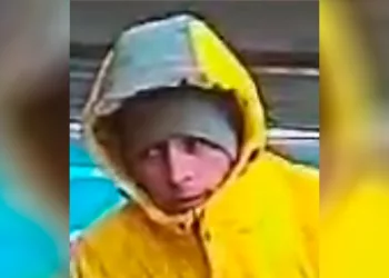 Новосибирца объявили в розыск за шопинг чужой картой