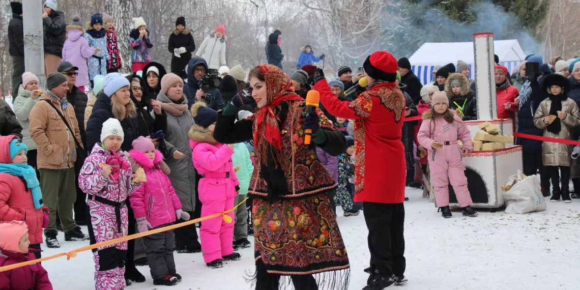 Жители Калининского района с задором отгуляли Масленицу и проводили зиму