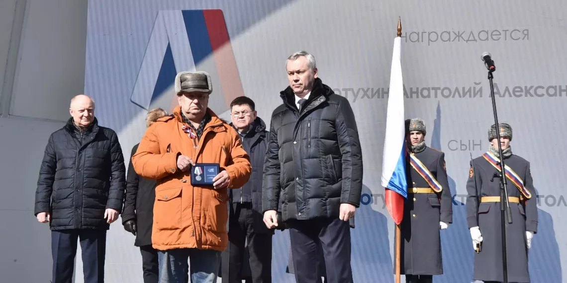 Губернатор Андрей Травников поздравил жителей региона с десятой годовщиной Крымской весны