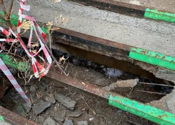 Крыльцо многоквартирного дома обрушилось в Новосибирске