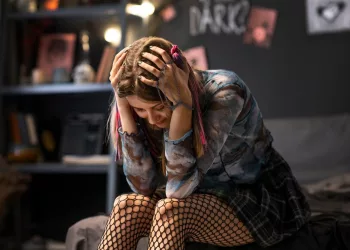 Врач из Новосибирской области перечислила первые признаки наркомании у детей