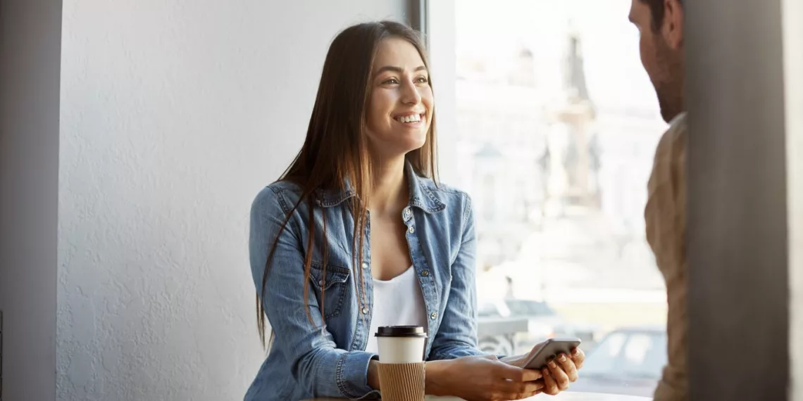 Жители Новосибирска раскрыли секрет, на что обращают внимание при первой встрече