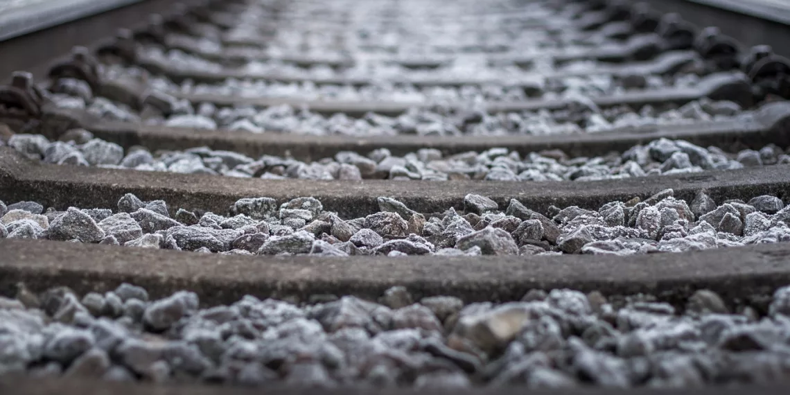 В Новосибирске электропоезд наехал на 14-летнюю школьницу