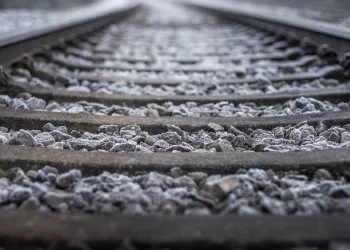 В Новосибирске электропоезд наехал на 14-летнюю школьницу