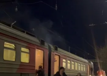 На маршруте Новосибирск-Черепаново задымилась электричка из-за мобильного телефона